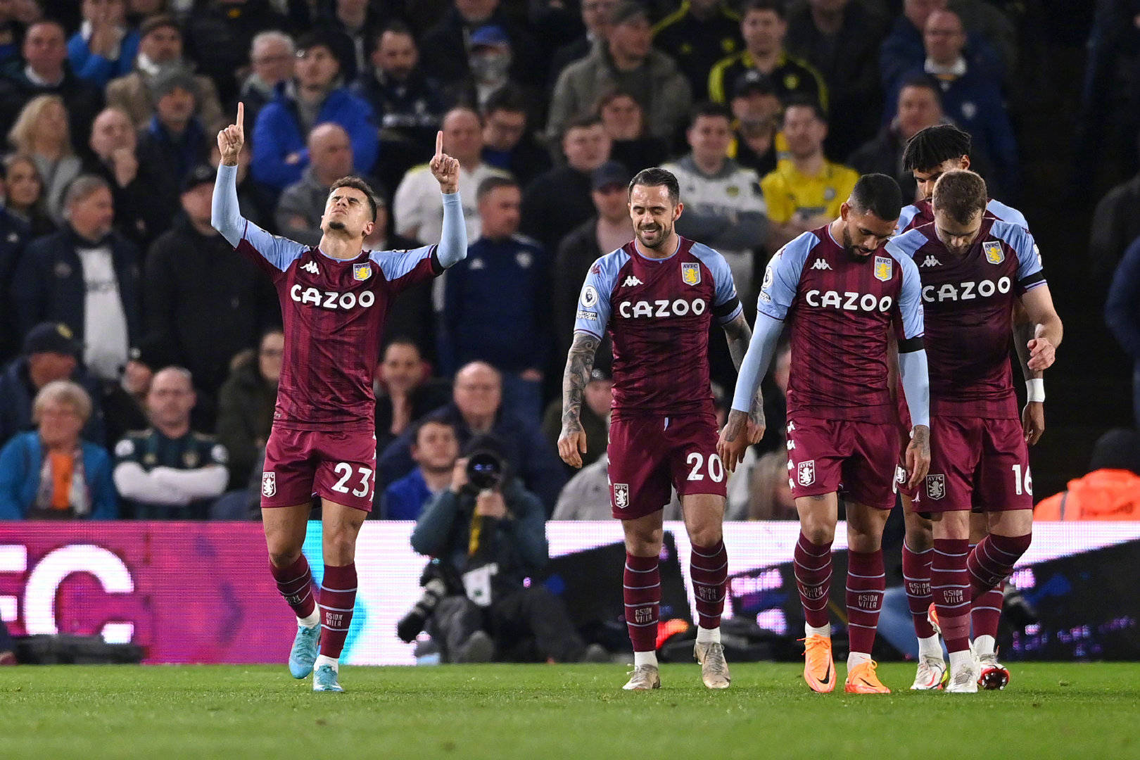 全神贯注地 全神贯注地